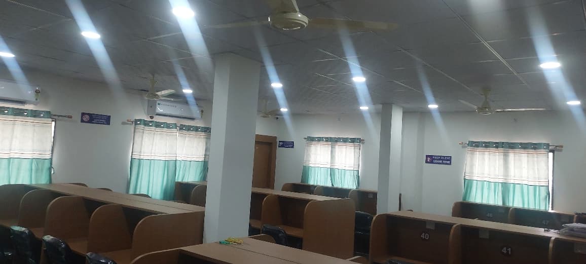 स्वतंत्र जेवण व चर्चा कक्ष